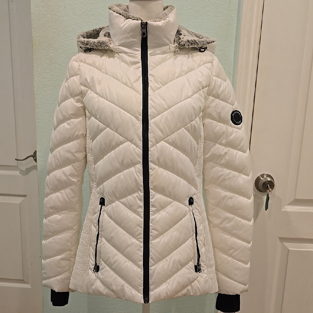 White Quilted Puffer Jacket with Hood and Chevron Pattern
